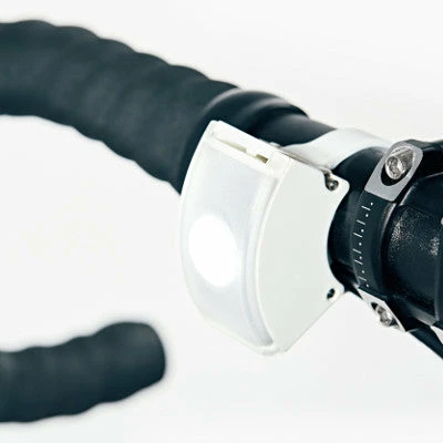 Eclairage Vélo Led Rechargeable Avant 220 Lumens Curve Bookman 6 Eclairage Vélo Led Rechargeable Avant 220 Lumens Curve Bookman – Image 4