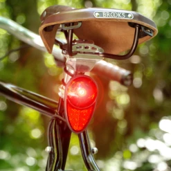 Eclairage Vélo Sans Pile Nova Reelight Sur Tige De Selle -Garde-Boue Vélo Soldes eclairage velo sans pile nova reelight sur tige de selle full 5