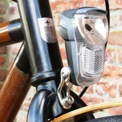 Busch-mueller Feu Sur Fourche Vélo Chargement USB IQ Eyro Busch And Muller -Garde-Boue Vélo Soldes feu sur fourche velo chargement usb iq eyro busch and muller full 4