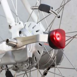 Lampes Vélo Sans Piles Sur Moyeu SL200 Reelight 9 Lampes Vélo Sans Piles Sur Moyeu SL200 Reelight -Garde-Boue Vélo Soldes sl200 reelight feu sans piles velo